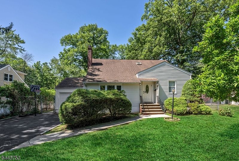 1st image of 9 Midway Dr