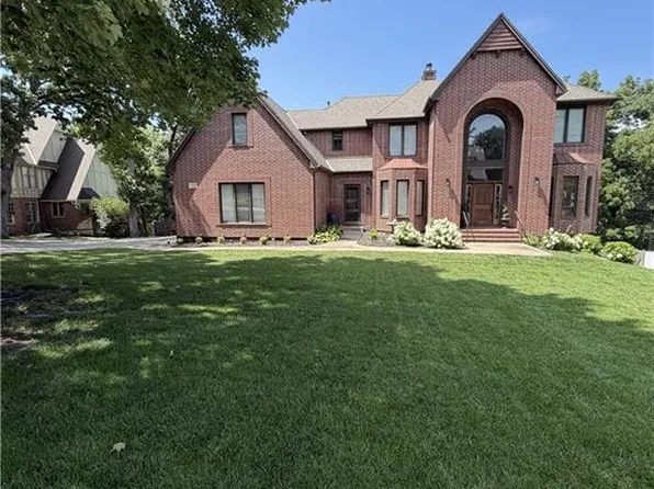 4110 W 110th St, Leawood, KS 66211