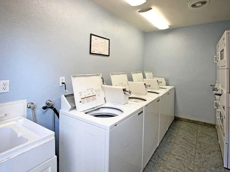 Sycamore Apartments — Photo 8