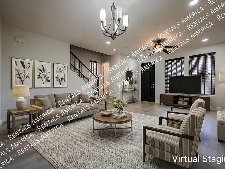 1081 N Mason Dr — Photo 2