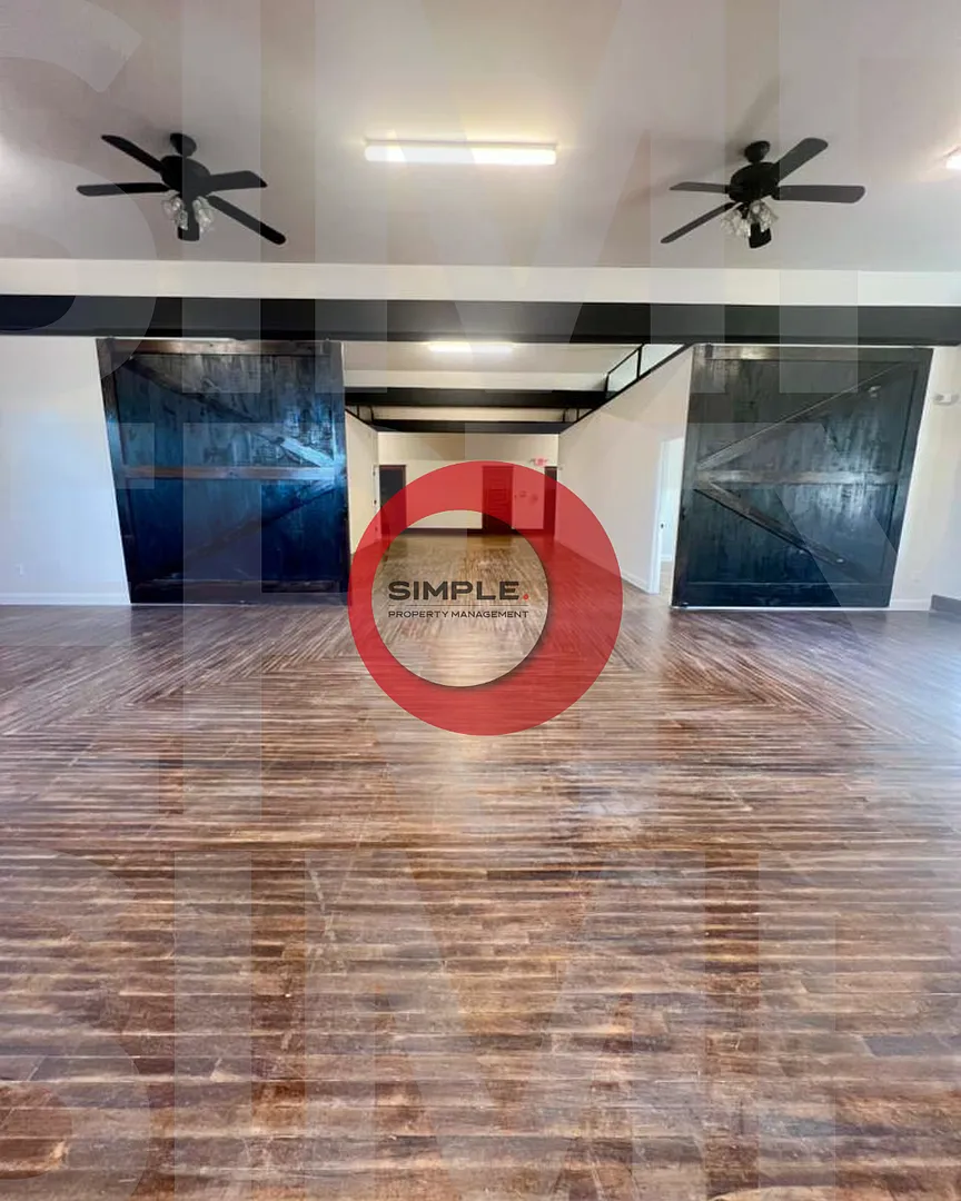 Commercial — Photo 1