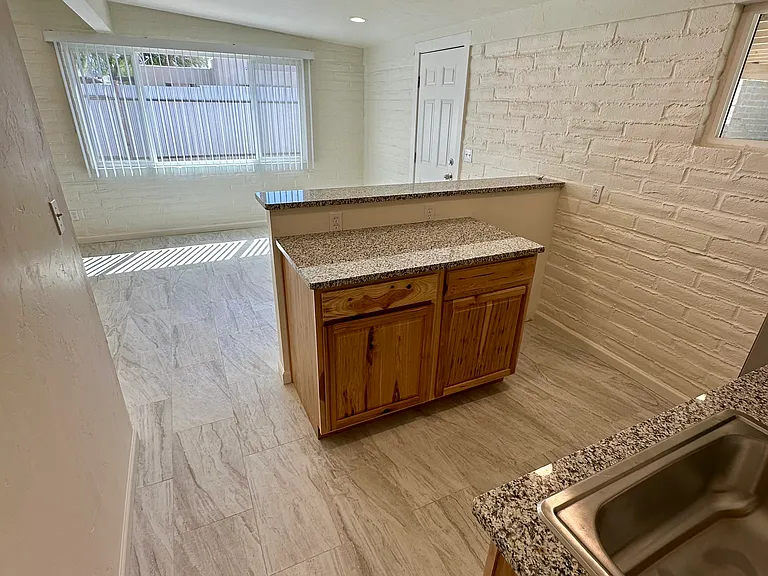 2928 N Tyndall Ave — Photo 6