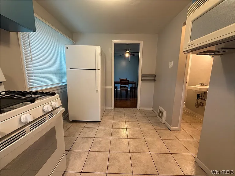 767 Saint Lawrence Ave — Photo 5