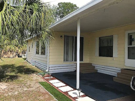 3rd image of 818 Mary St