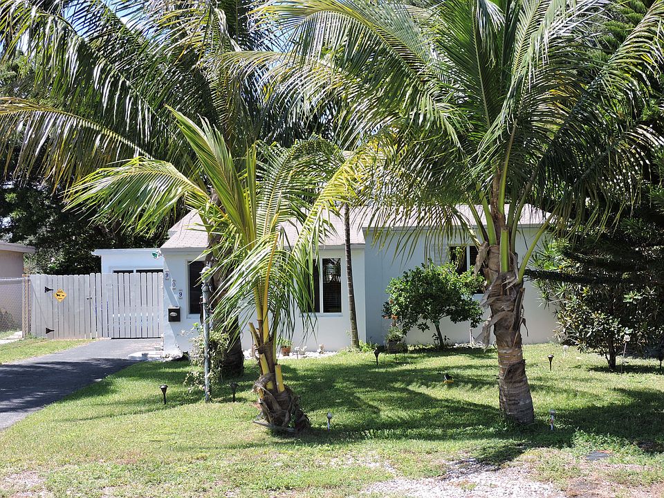 1st image of 909 SW 22nd St
