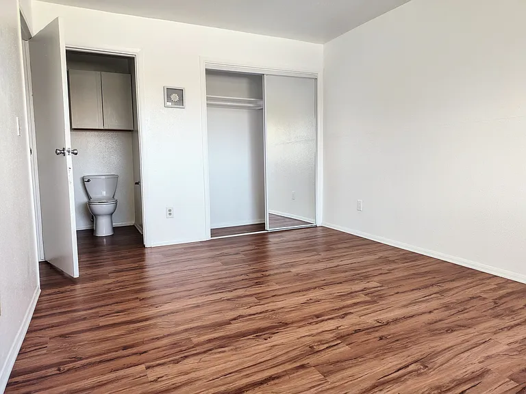 14746 Delano St #3 — Photo 8
