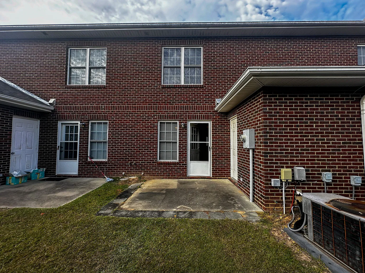 2 bed, 2.5 bath, 1155 sqft, $1,350 — Photo 1