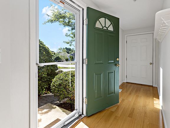 2nd image of 125 Leisure Green Drive N
