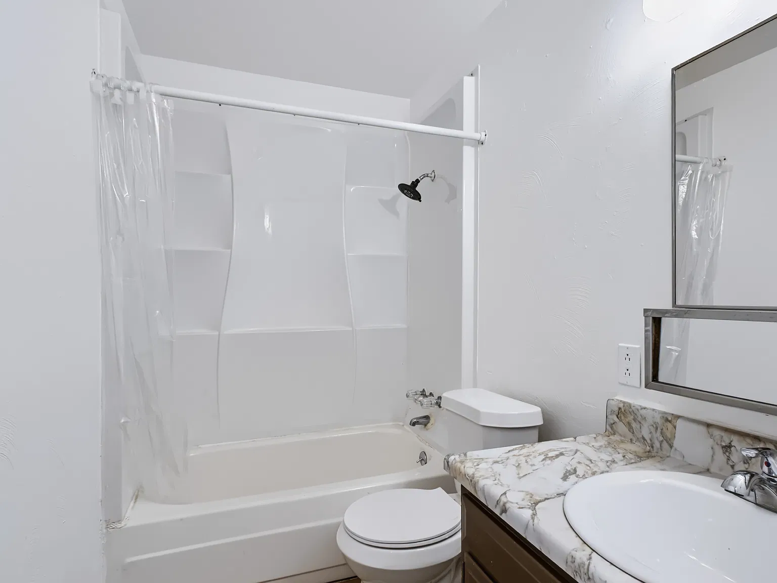 2 bed, 748 sqft, $1,100 — Photo 3