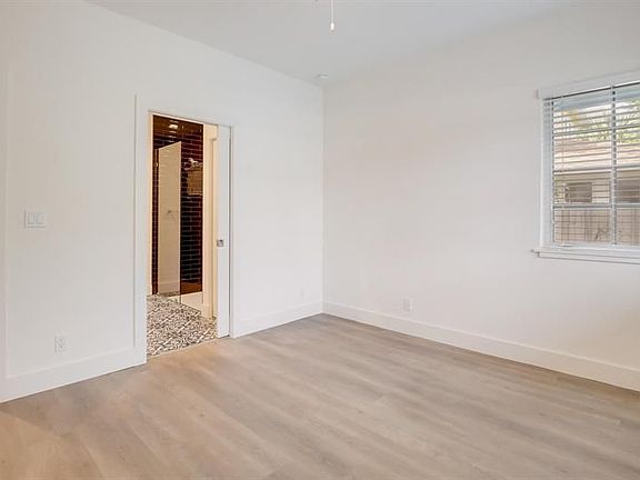 4th image of 211 Ocean Breeze St #3