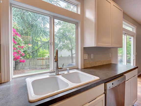 3rd image of 4404 SE 181st Ct