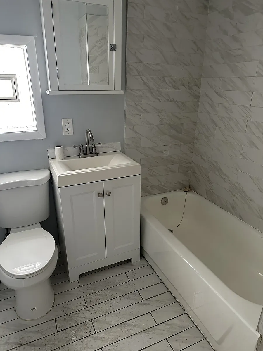 Building Photo - 1824 W 46th St #1R