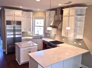 628 W Briar Pl #PENTHSE, Chicago, IL 60657