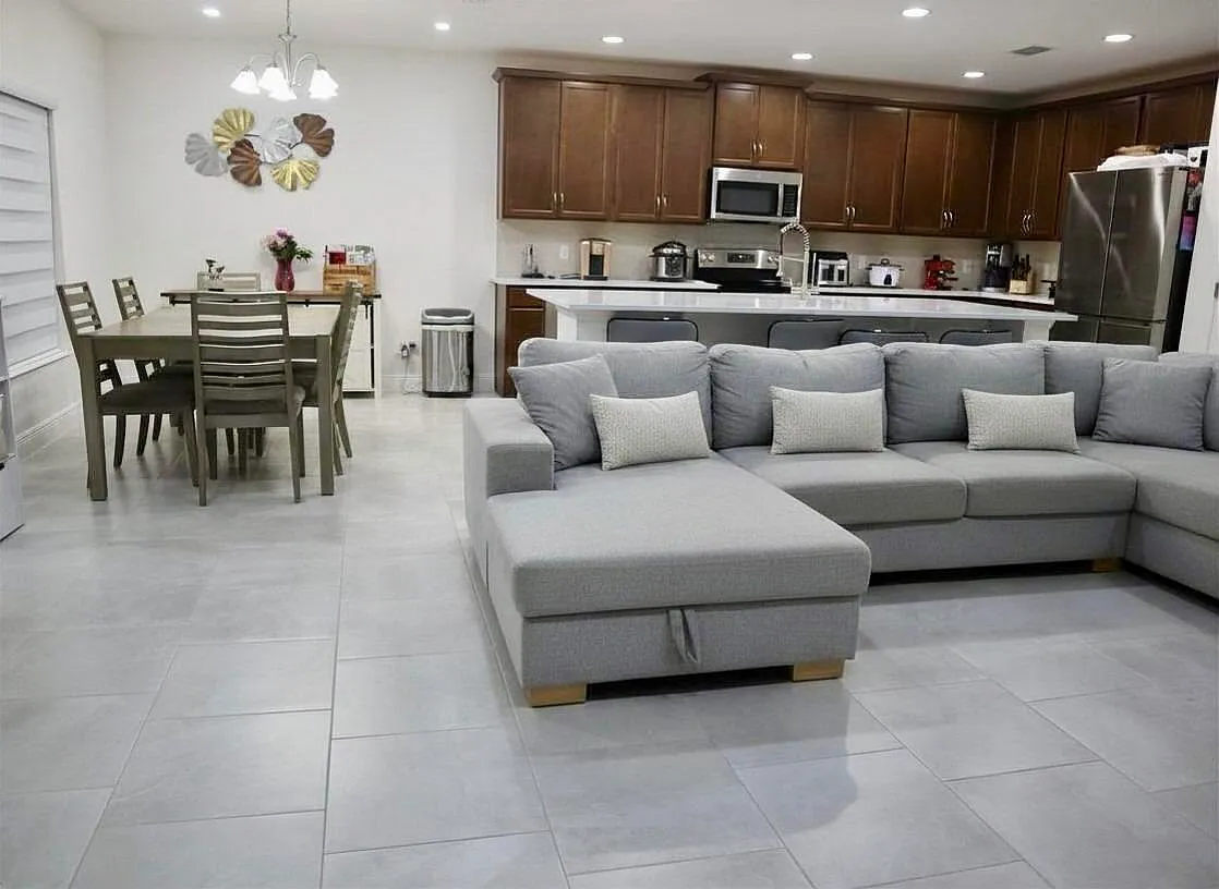 4 bed, 2.0 bath, 2100 sqft, $2,400 — Photo 3