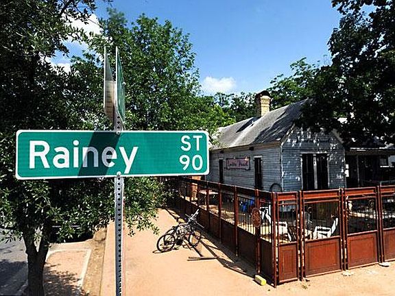Walk, bike or Uber to Rainey
