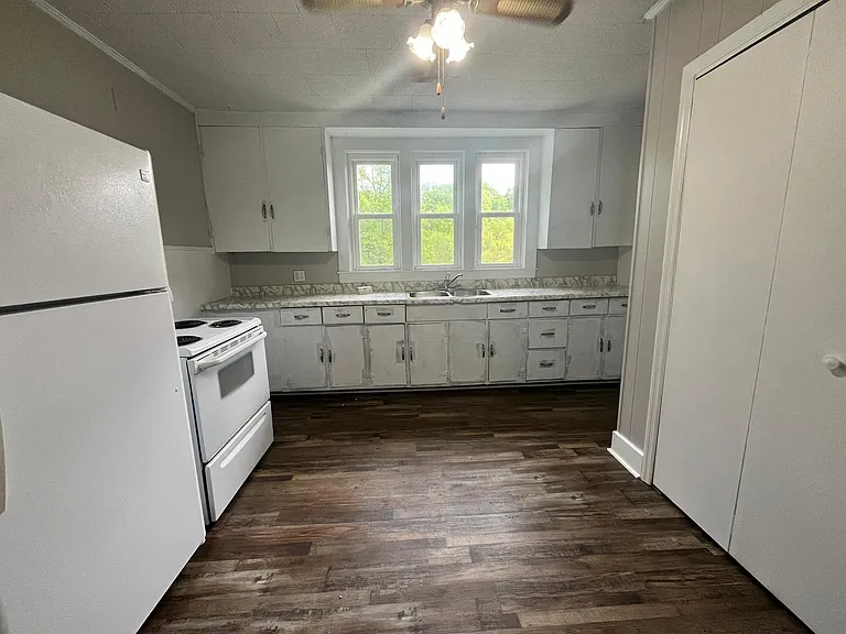 212 Westwood Dr #5 — Photo 5