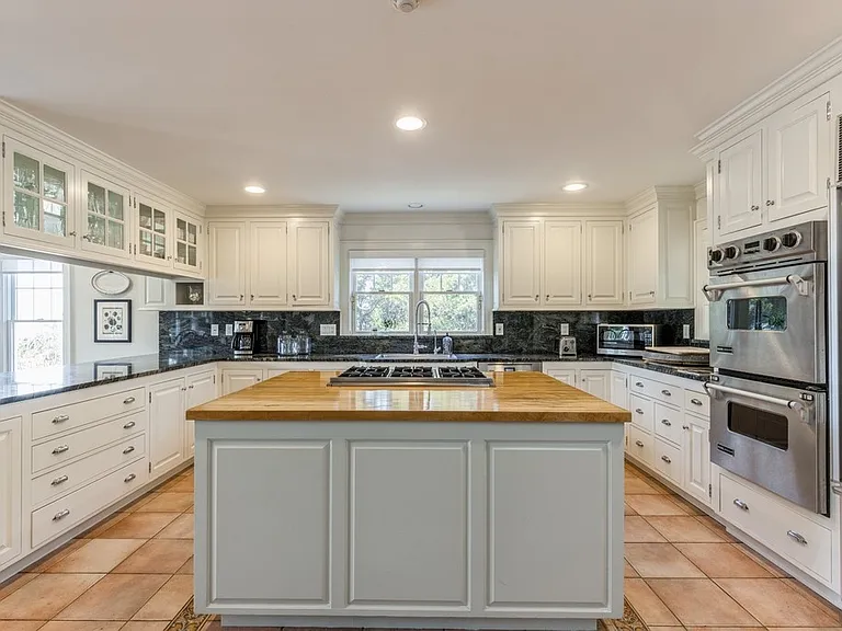 18 Cedar Dr — Photo 4