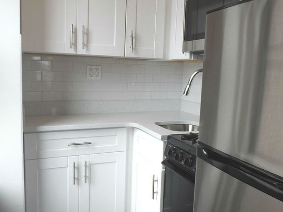 3rd image of 215 W 83rd St APT 11A