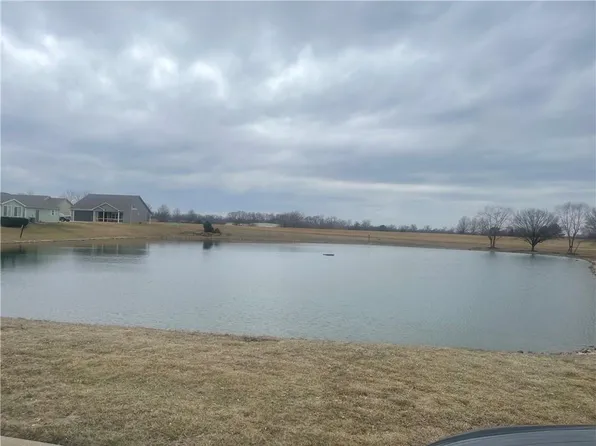 405 NE Chestnut Ct, Oak Grove, MO 64075