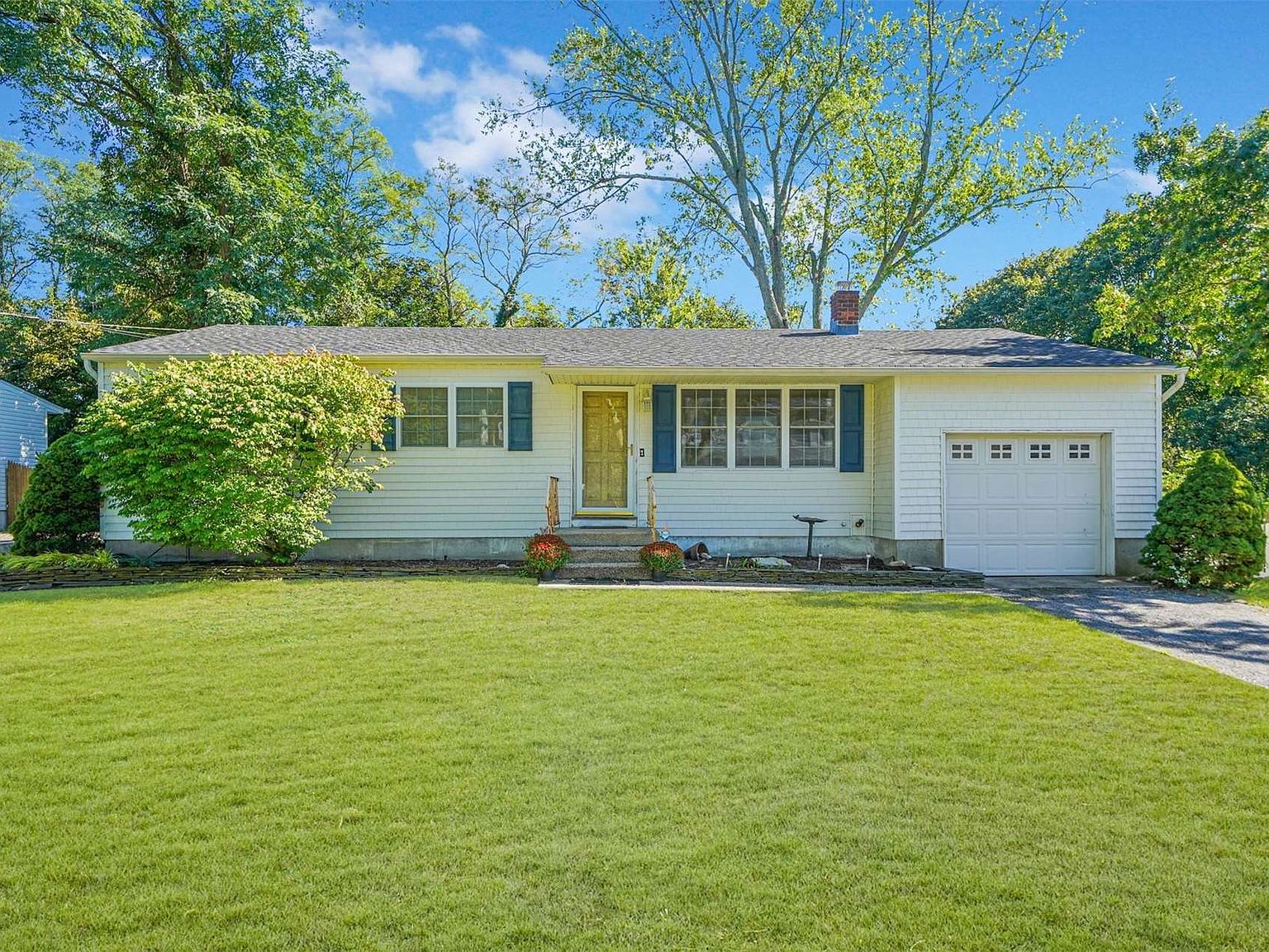 27 Hopes Avenue, Holtsville, NY 11742 Zillow