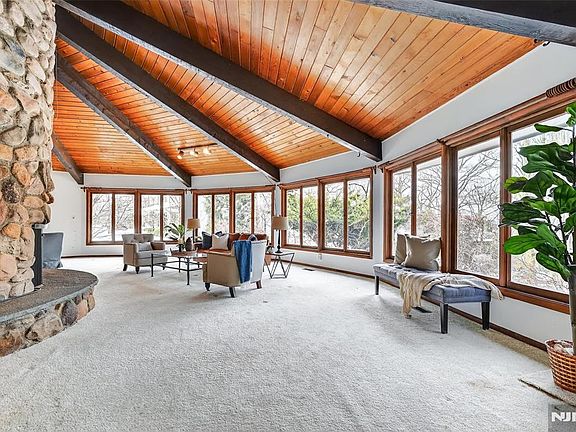 3rd image of 224 Miller Rd