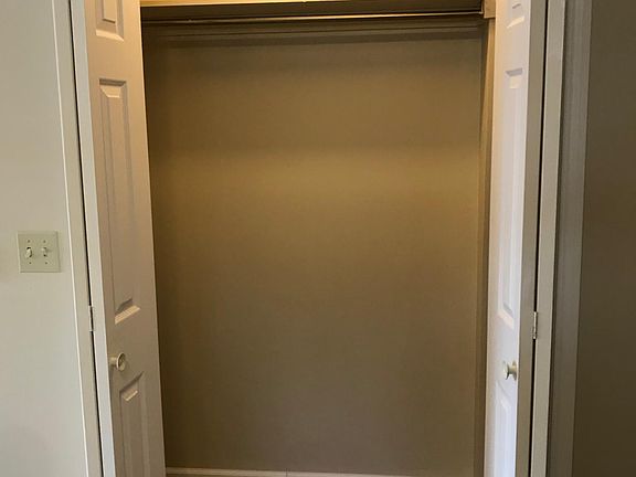 2nd image of 601 W Oak St #4