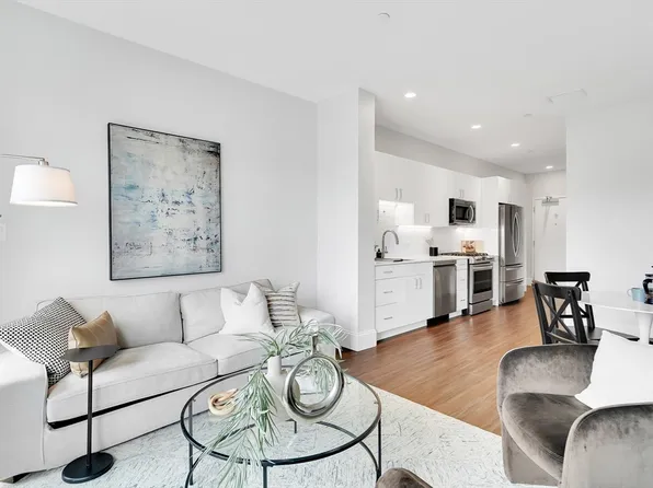 205 Maverick St Unit 308, Boston, MA 02128