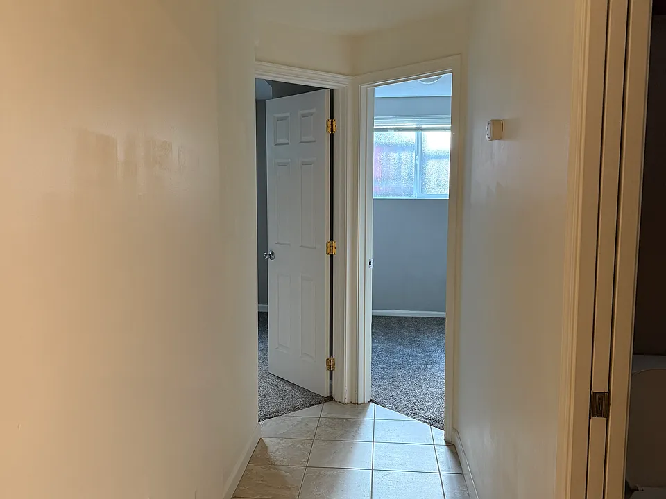 hallway to bedrooms