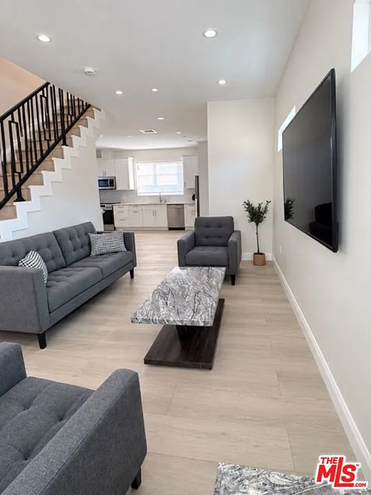 2 bed, 2.5 bath, 1084 sqft, $3,400 — Photo 3
