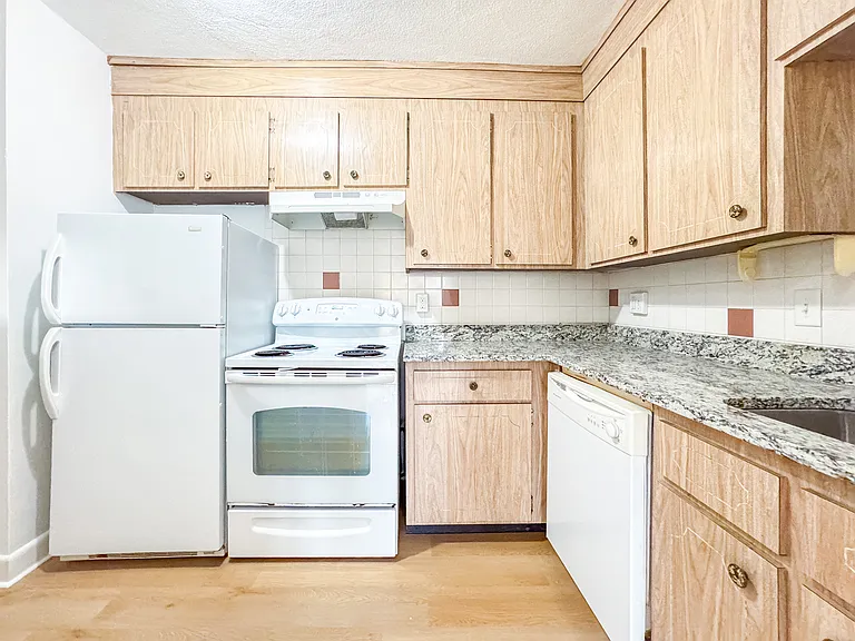 11 Hodges Ave #10 — Photo 6