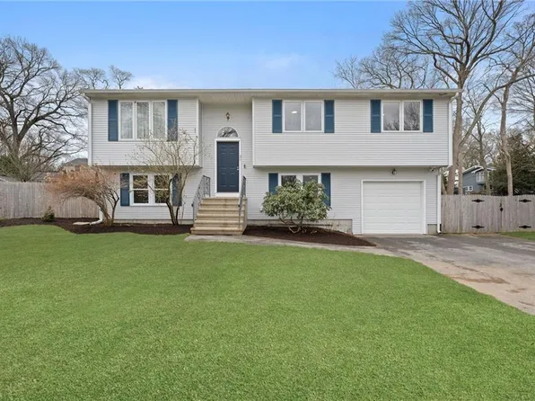 23 Bokar St, Warwick, RI 02886