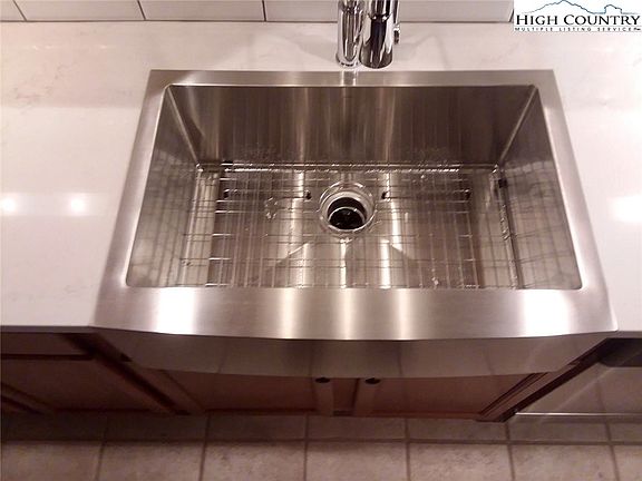 4th image of 215 S Jefferson Avenue #203