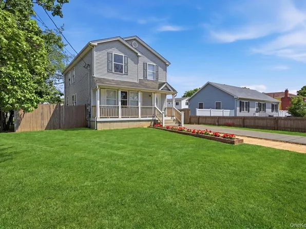 390 Atlantic Street, Copiague, NY 11726