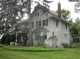 1256 Quilliams Rd, Cleveland Heights, OH 44121
