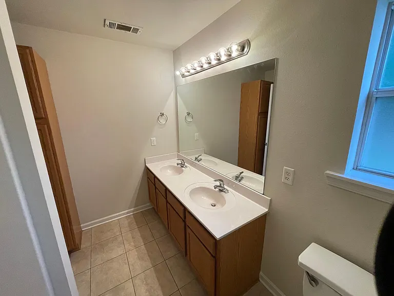 11327 Hampton Ct — Photo 17