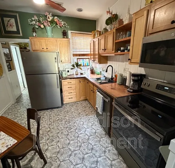 547 E Macon St — Photo 9