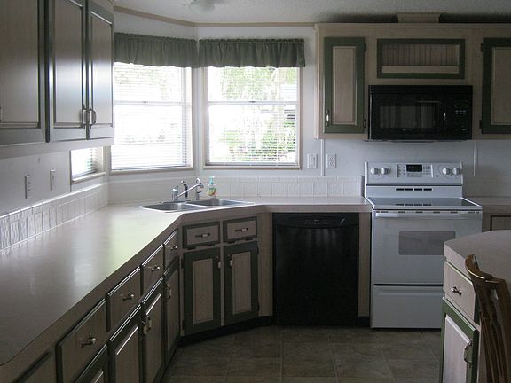 Roomy kitchen