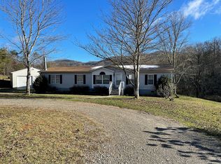 137 Debbie Ln, Hayesville, NC 28904