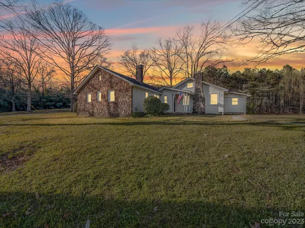 2705 W Wall St, Wadesboro, NC 28170