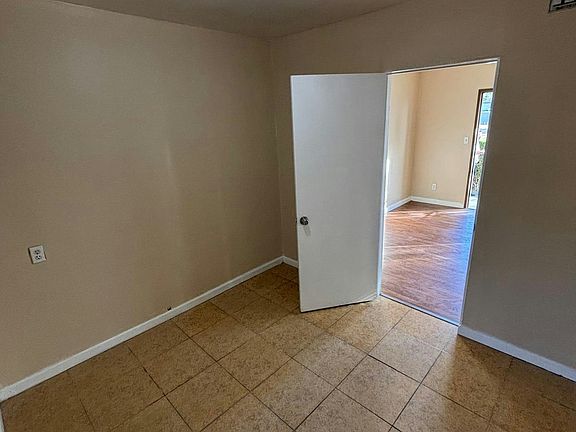 4th image of 286 S Alessandro Ave #381