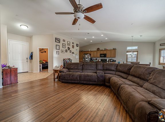 4th image of 1502 Apple Ct