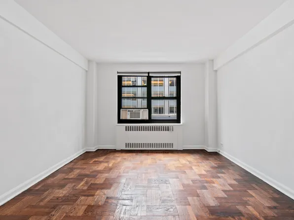 135 East 54th Street image 2 of 4