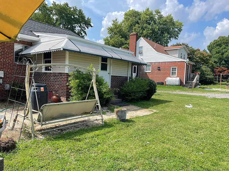 1349 Evergreen Ave — Photo 3