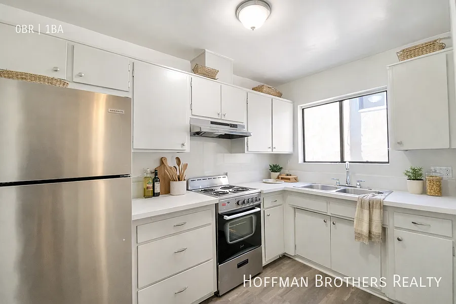 Building Photo - 981 Elden Ave #4