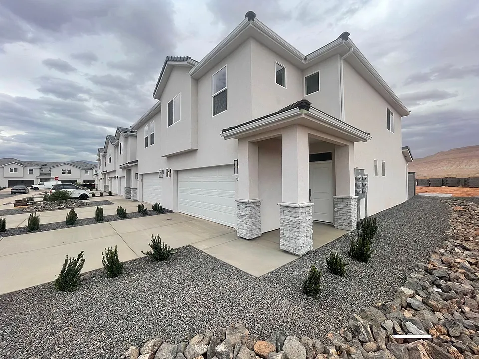 3867 S Mustang Valley Dr