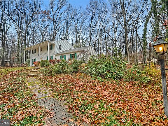 3rd image of 661 Crandall Dr