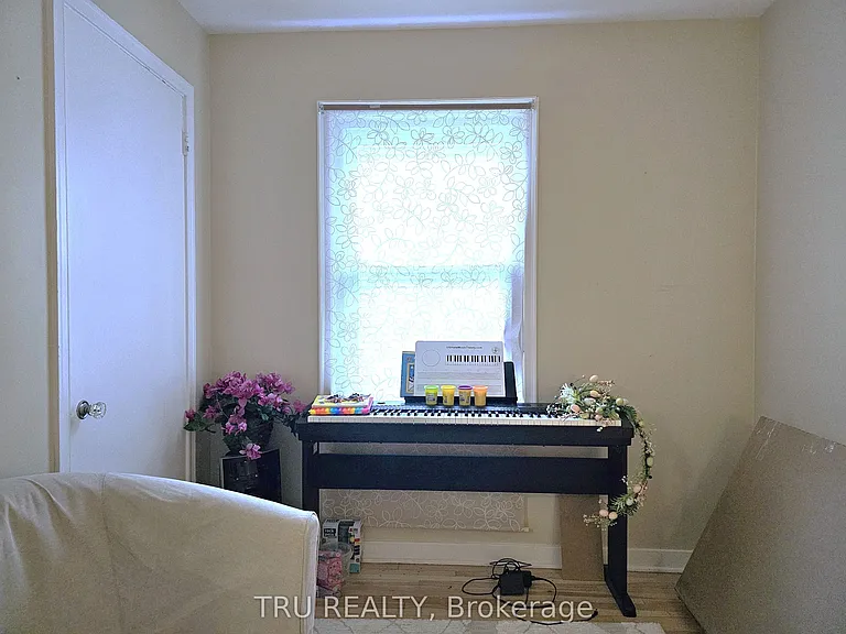 28 Arundel Ave — Photo 9