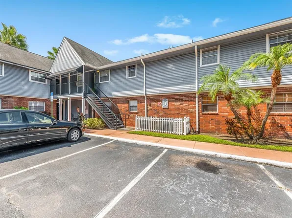 200 Country Club Dr APT 404, Largo, FL 33771