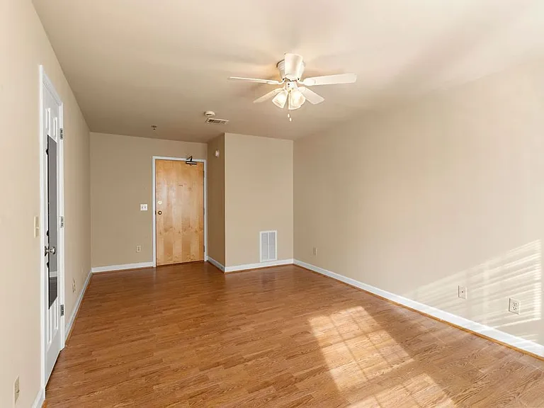 428 E Magnolia Ave — Photo 6