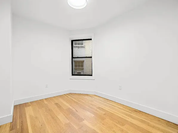 325 East 93rd Street image 3 of 10